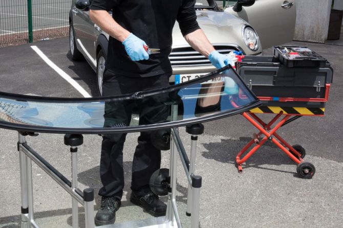 The Pros and Cons of Purchasing a Used Windshield