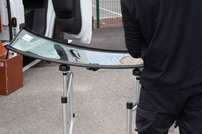 Pros and Cons of Purchasing a Used Windshield